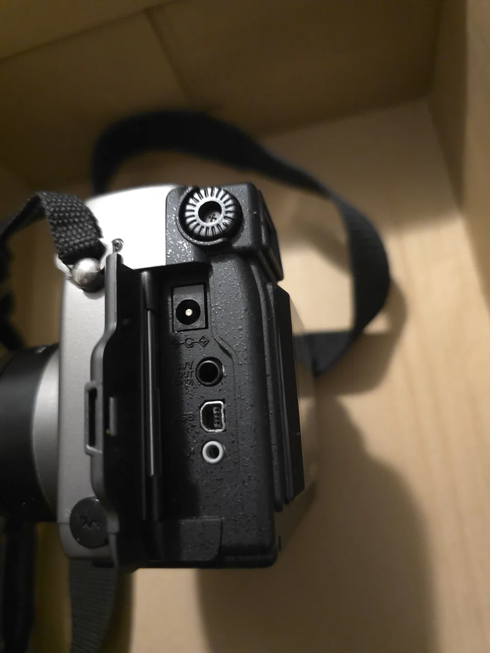 Olympus Camedia C-3000 Zoom Digital Camera - Silver